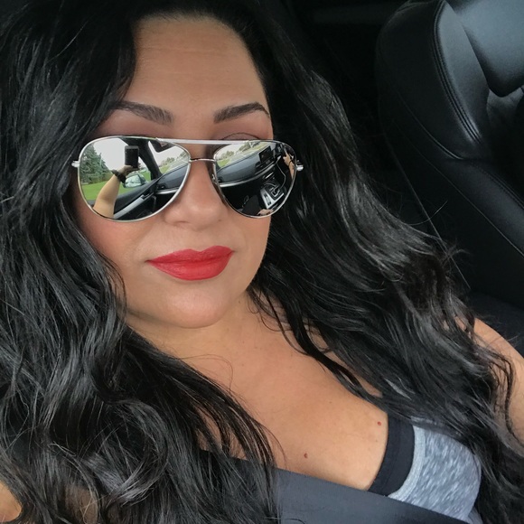 Meet your Posher, Sandy - Picture 4 of 4